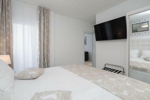 S Luxury Apartments