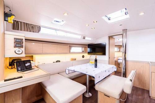 Beneteau Oceanis 48- Gold One