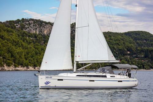 Bavaria Cruiser 41 - Nina Sailing Boat