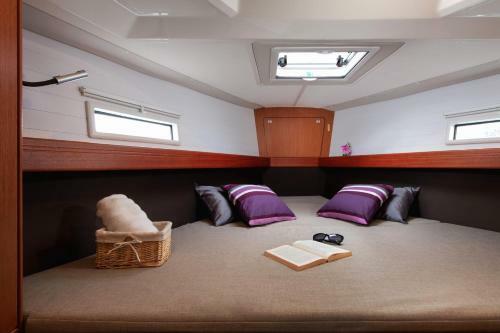 Bavaria Cruiser 41 - Nina Sailing Boat