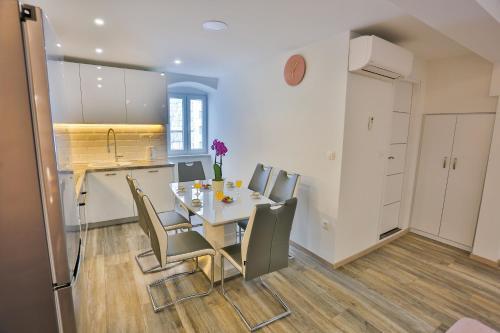 Impeccable 3-bed Apartment In Split