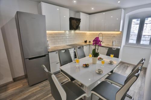 Impeccable 3-bed Apartment In Split