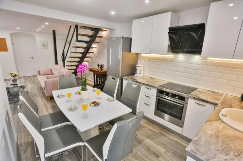 Impeccable 3-bed Apartment In Split