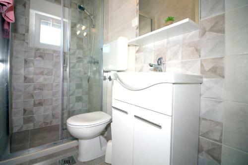 Apartment With One Bedroom In Tisno With Wifi
