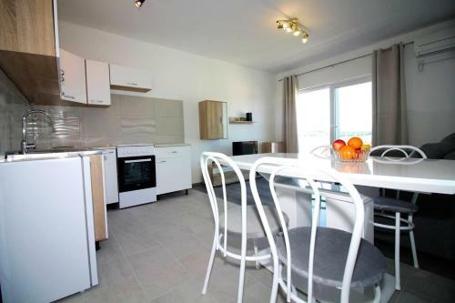 Apartment With One Bedroom In Tisno With Wifi