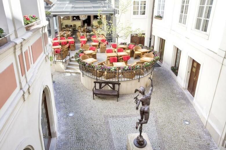 The Iron Gate Hotel & Suites
