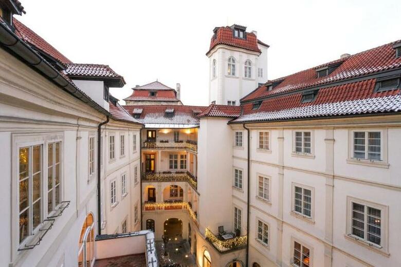 The Iron Gate Hotel & Suites