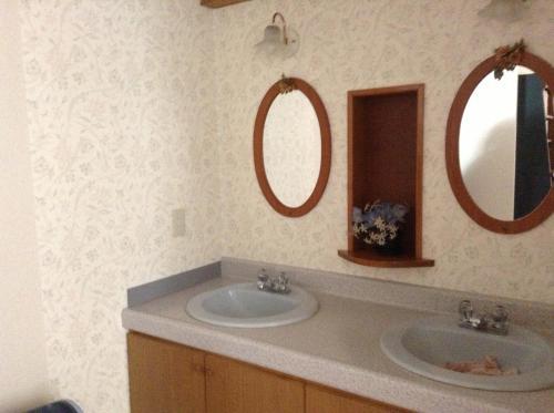 Bed & Breakfast Resort Inn White Silver