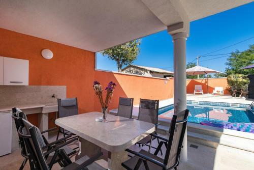 Holiday House Vlahovich