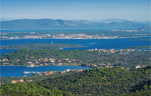 Three-bedroom Holiday Home In Tkon