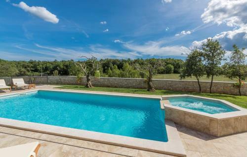 Villa Gardenia With Pool, Garden And Jacuzzi