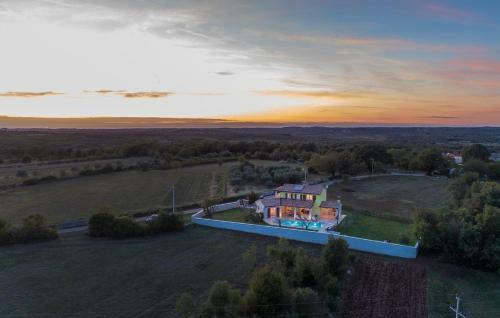 Villa Gardenia With Pool, Garden And Jacuzzi