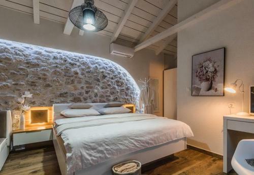 Villa Leonarda - Luxury Stone House