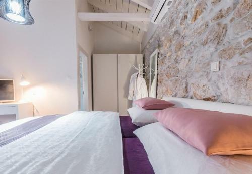 Villa Leonarda - Luxury Stone House