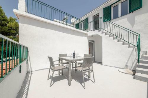 Hostal Apartments Paola