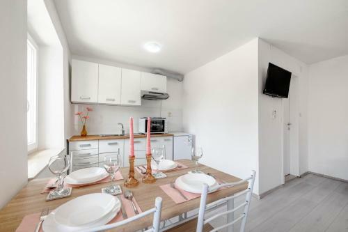 Hostal Apartments Paola