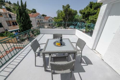 Hostal Apartments Paola