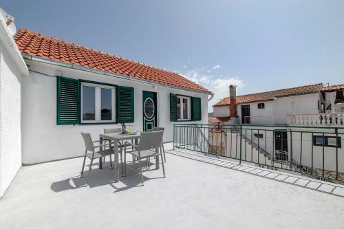 Hostal Apartments Paola