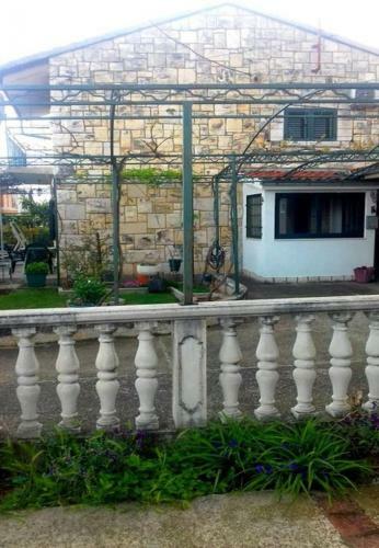 Holiday Home Tomislav-100m From Sea