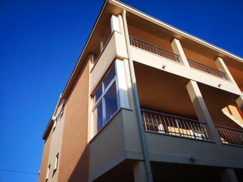 Spacious Apartment Loni - Unique Landmark