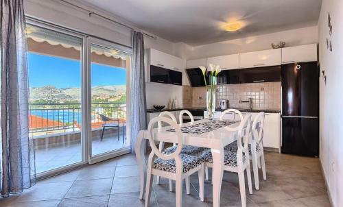 Luxury Apartment Black&white With Pool