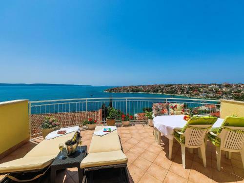 Villa With Private Pool And Sea View