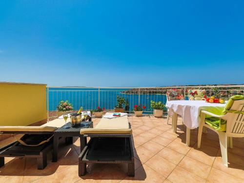 Villa With Private Pool And Sea View