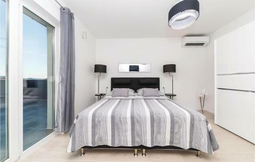 Four-bedroom Holiday Home In Seget Donji
