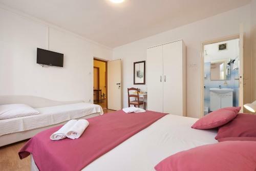 Hostal Apartments And Rooms Ivo - Garden