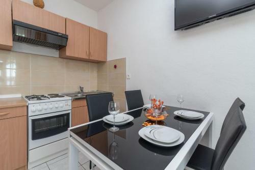 Apartments Vin - 40 M From Sea