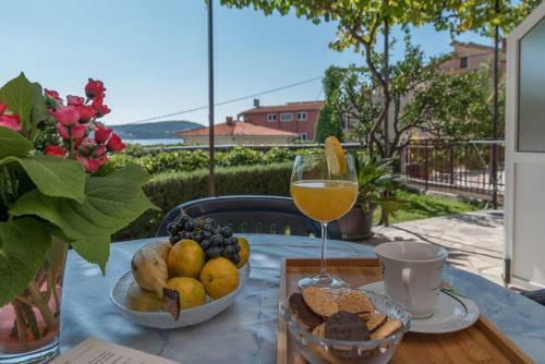 Apartments Vin - 40 M From Sea