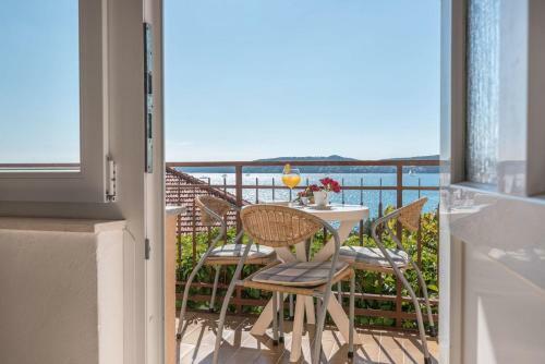 Apartments Vin - 40 M From Sea