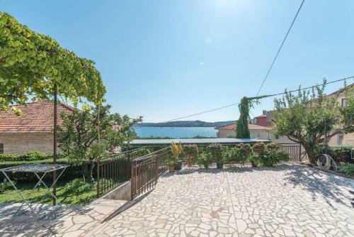 Apartments Vin - 40 M From Sea
