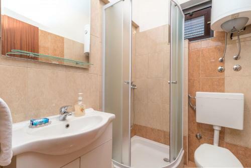 Apartments Vin - 40 M From Sea