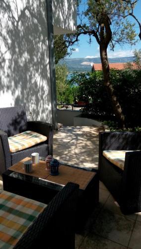 Remarkable 2-bed Apartment In Arbanija
