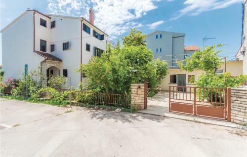 Four-bedroom Apartment In Turanj