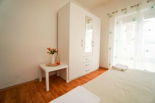 Hostal Apartments Maslina
