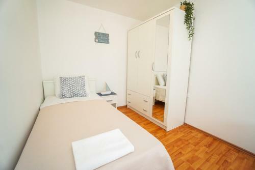 Hostal Apartments Maslina