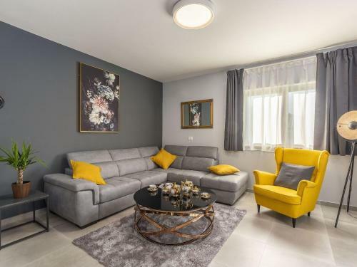 Luxury Villa For Up To 8 Persons With Private Pool