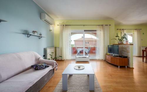 Iva House With Apartment
