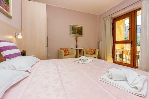 Hostal Apartments Franeli?