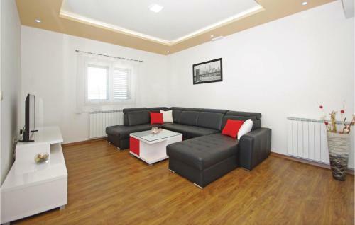 Holiday Home Umcani 06