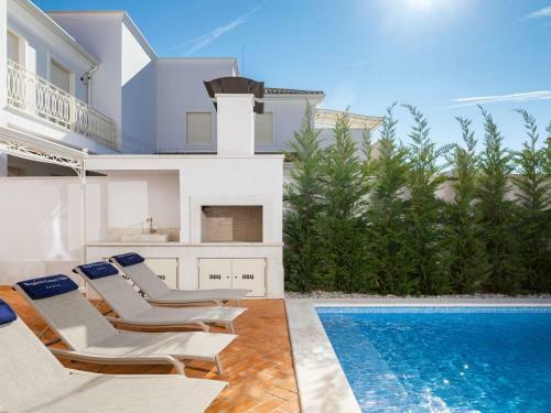 Gorgeous Villa In Vabriga With Private Pool & Garden