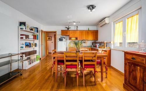 Valessia House With Apartment