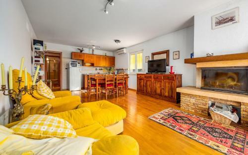 Valessia House With Apartment