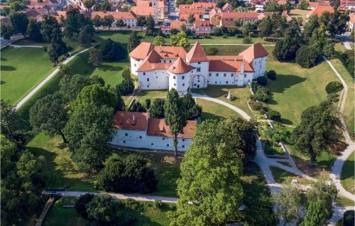 Four-bedroom Holiday Home In Varazdin