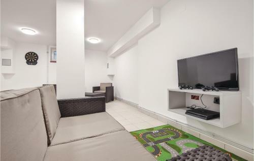 Four-bedroom Holiday Home In Varazdin