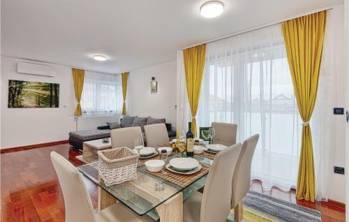 Four-bedroom Holiday Home In Varazdin