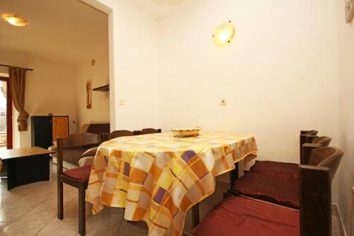 Holiday House With Spacious Garden And Pool