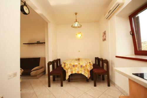 Holiday House With Spacious Garden And Pool